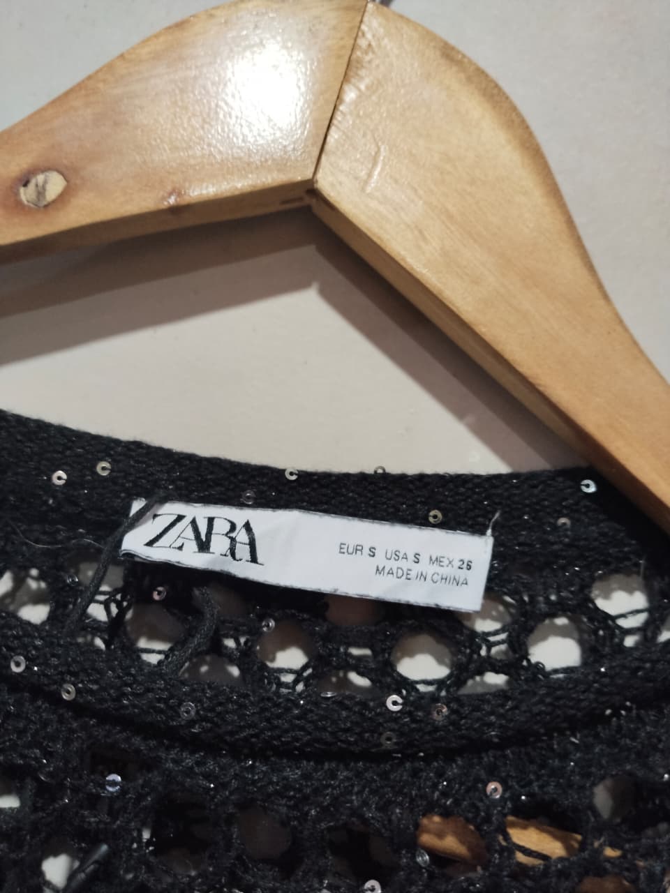 ZARA. Black Die-Cut Ts Sweater