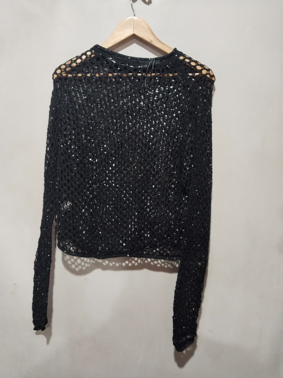 ZARA. Black Die-Cut Ts Sweater