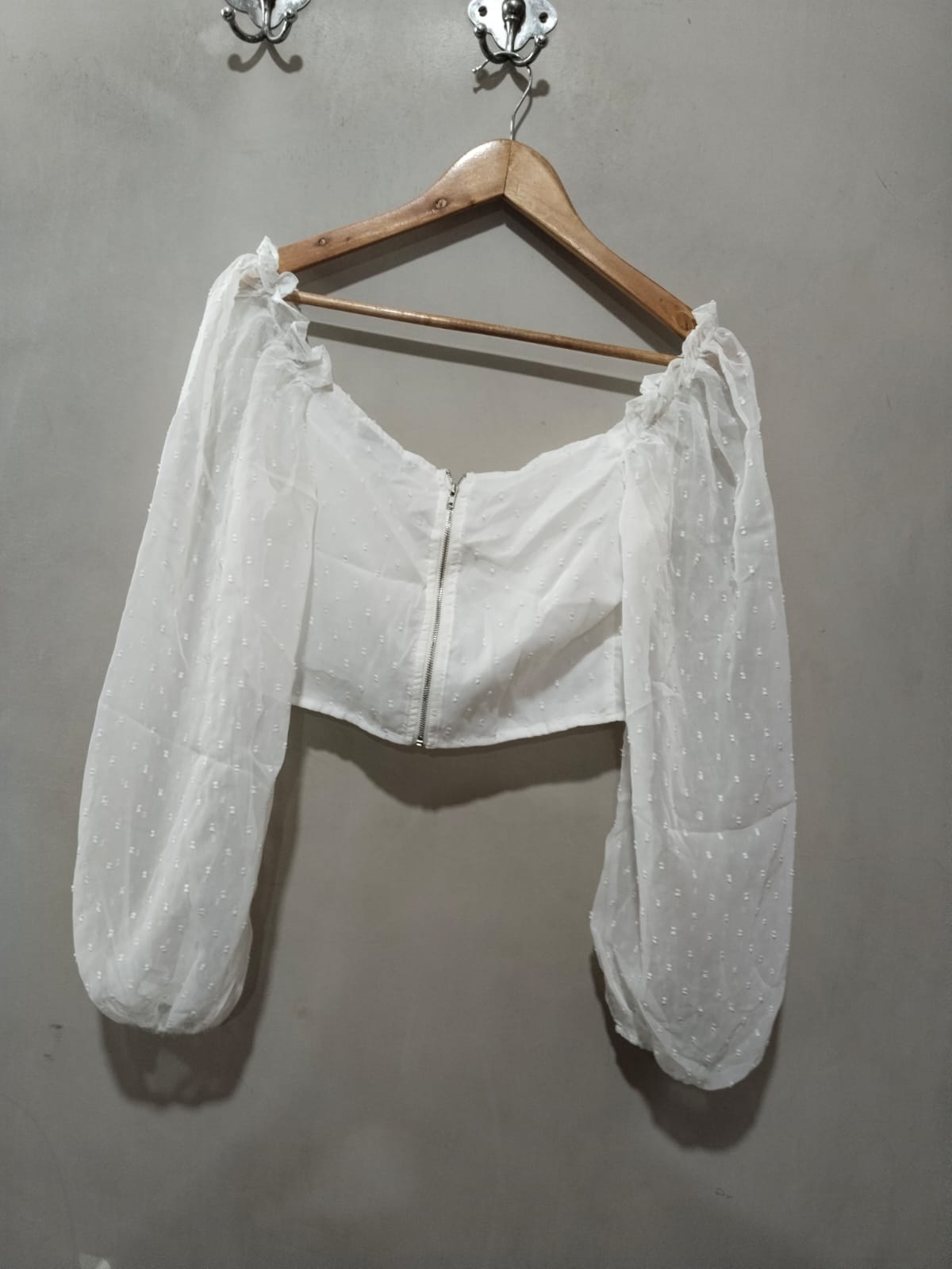 PrettyLittleThing Petite White Dobby Mesh Chiffon Sweetheart Blouse