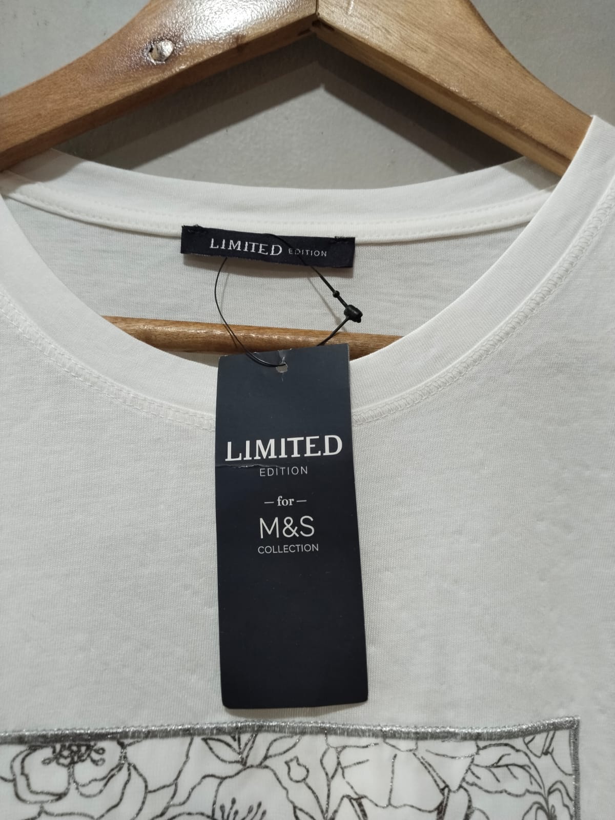 M&S White T-Shirt ith A Floral Graphic Print