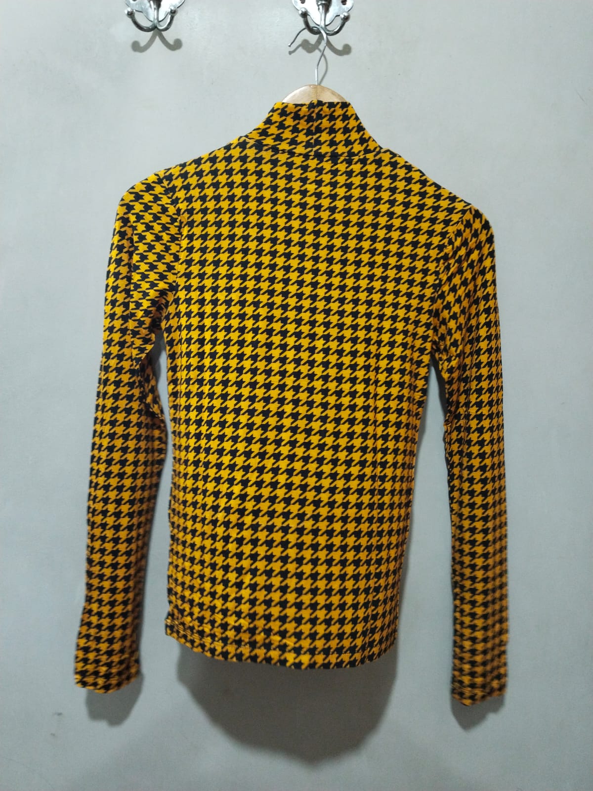 SELECT Yellow And Black Houndstooth Turtleneck Sweater