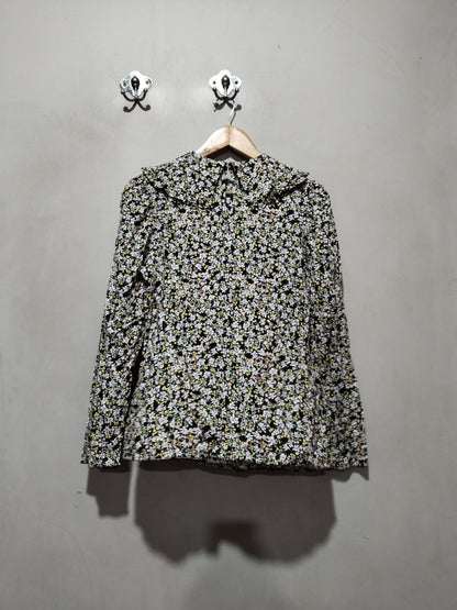 PAPAYA Multicolored Floral Print V-Neck Long-Sleeve Blouse With A Ruffle Trim