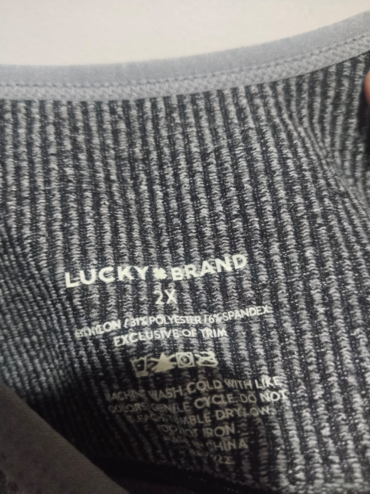 LUCKY Gray Front-Buttoned Wireless Sports Bra