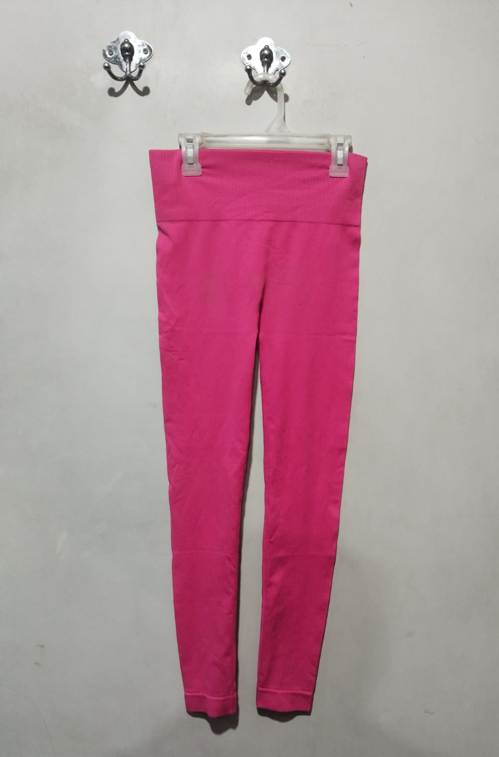 Performance Gym Wear: High-Waisted Leggings & Zip Crop Top