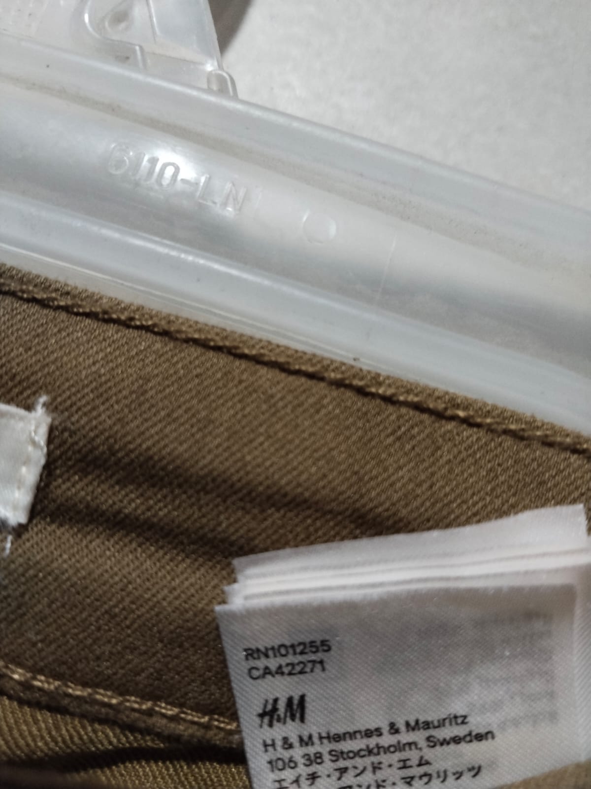 H&M Men's Slim Fit Cotton Twill Trousers in Dark Khaki