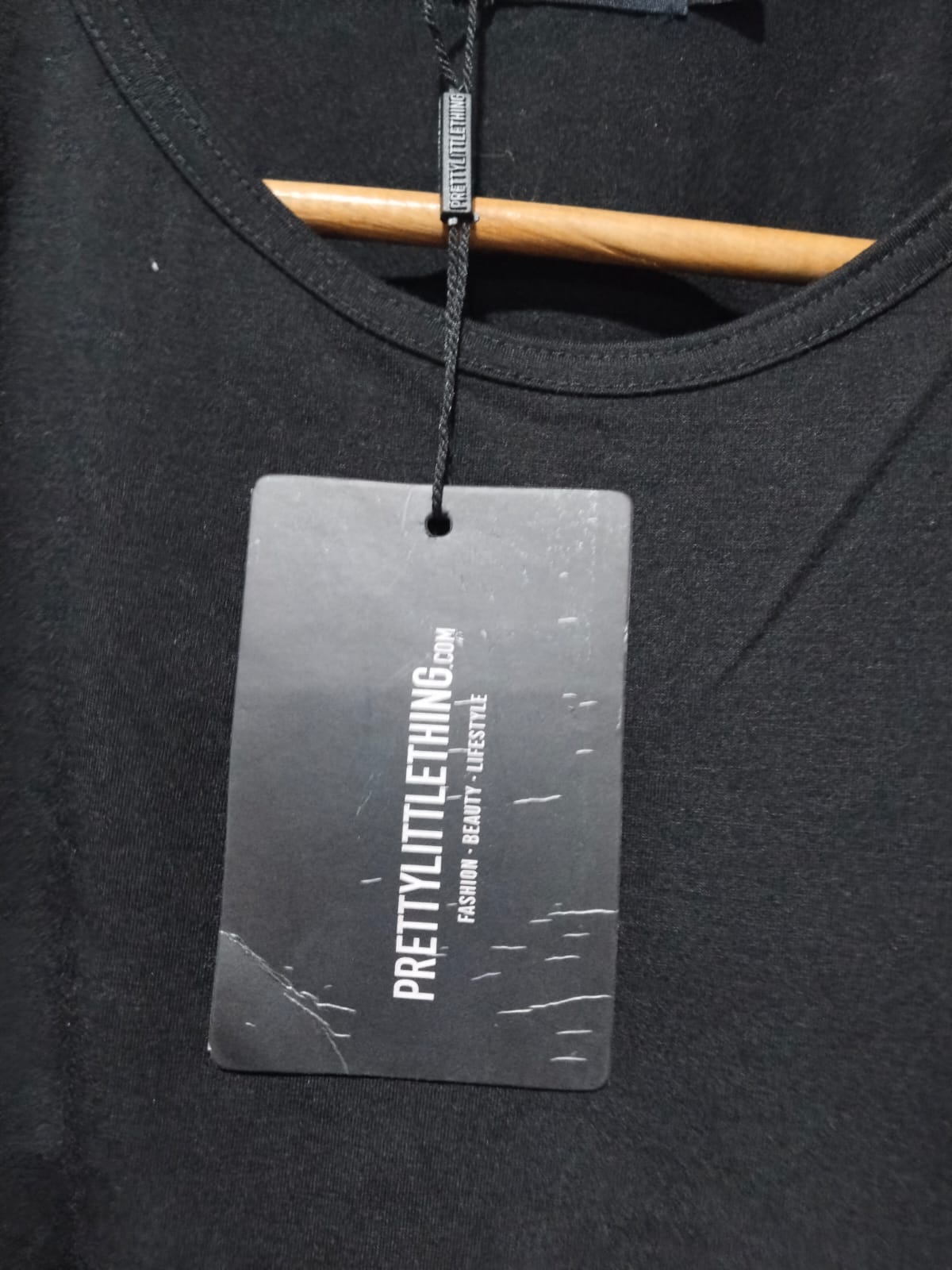 PrettyLittleThing Black Basic Short Sleeve Crop Top