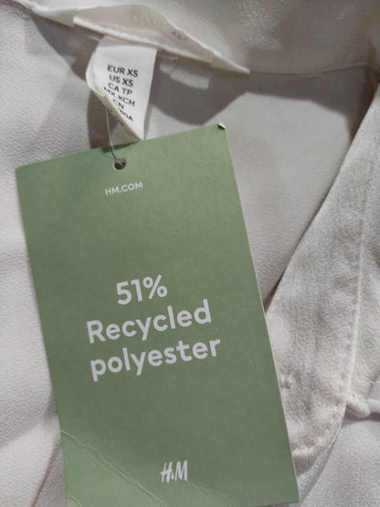 H&M Women's White Button Down Collared Shirt