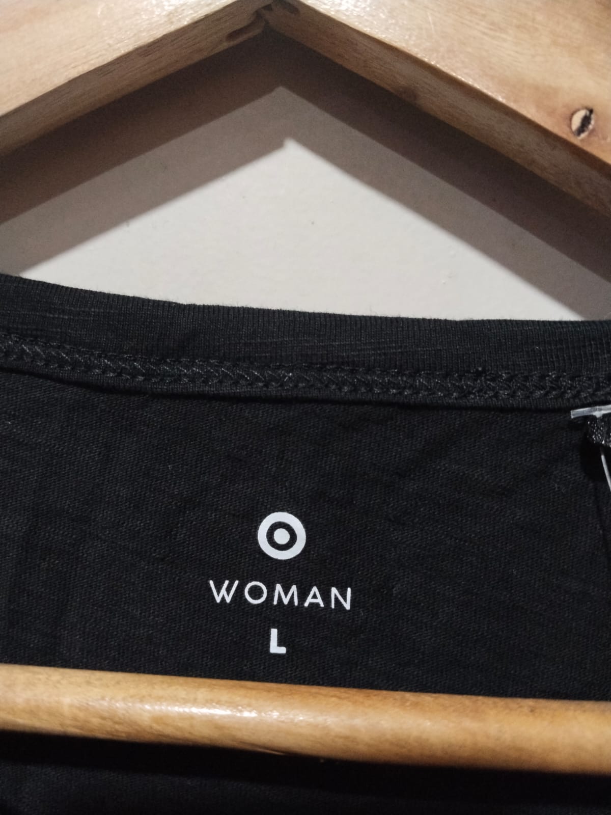 WOMAN |L | Bust 21 | Black |Curved Hem T-shirt