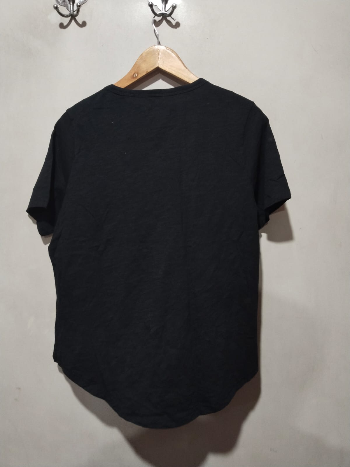 WOMAN |L | Bust 21 | Black |Curved Hem T-shirt