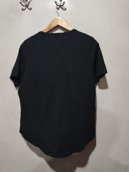 WOMAN |L | Bust 21 | Black |Curved Hem T-shirt