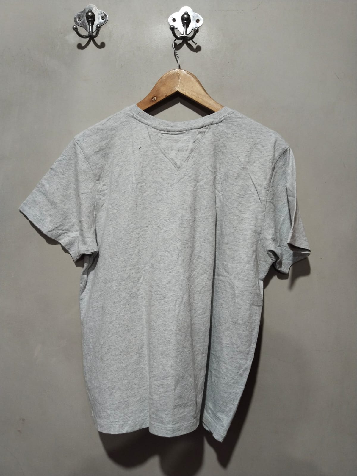 TOMMY JEANS | L | Bust 22 |Varsity Logo T-Shirt