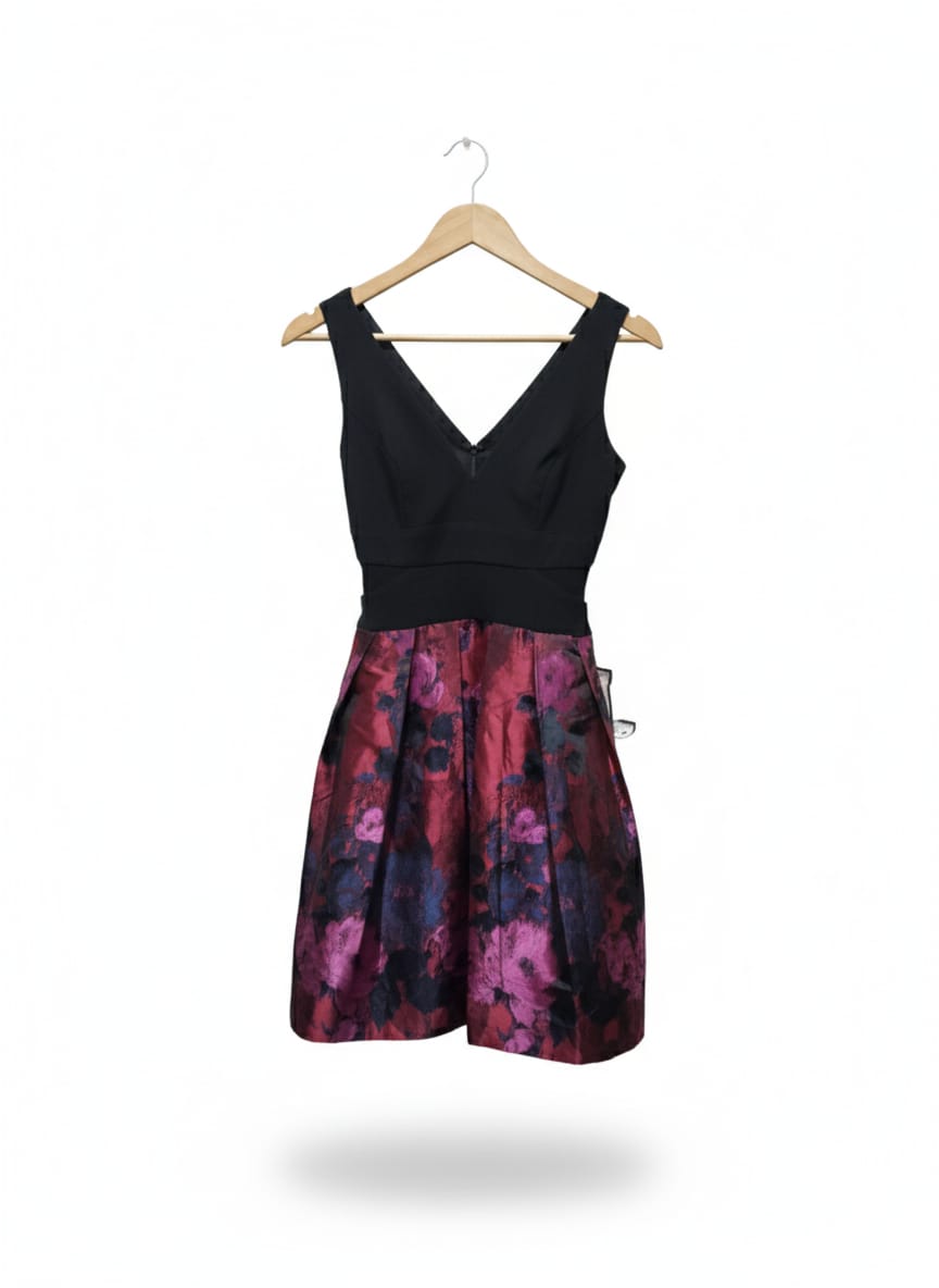 XSCAPE | S |Bust 15 | Black V-Neck Floral Brocade Fit & Flare Dress