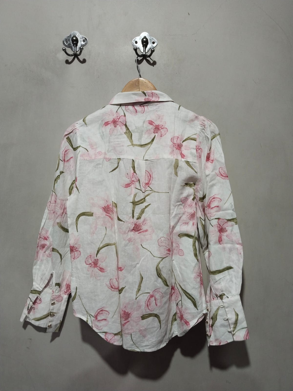 DECJUBA|M|Bust 19|B12| Long Sleeve Collared Blouse in White/Pink Floral