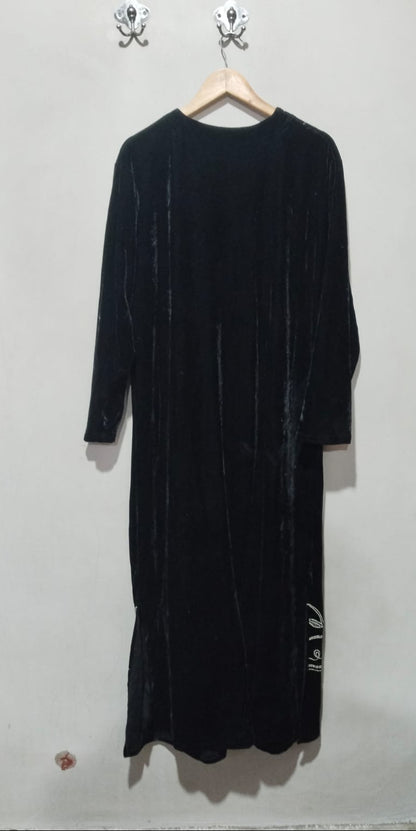 HUANG SHI |XL|Bust 23|Velvet Long Sleeve Abaya with Intricate Gold Embroidery