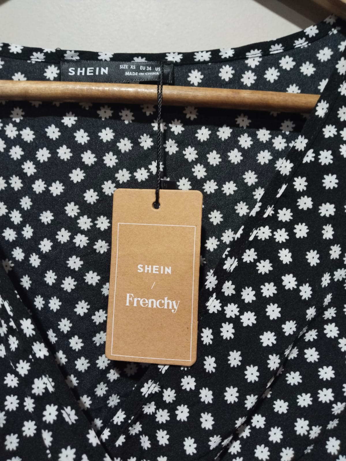 SHEIN |XS|Bust 16|Black and White Polka Dot V-Neck Mini Dress