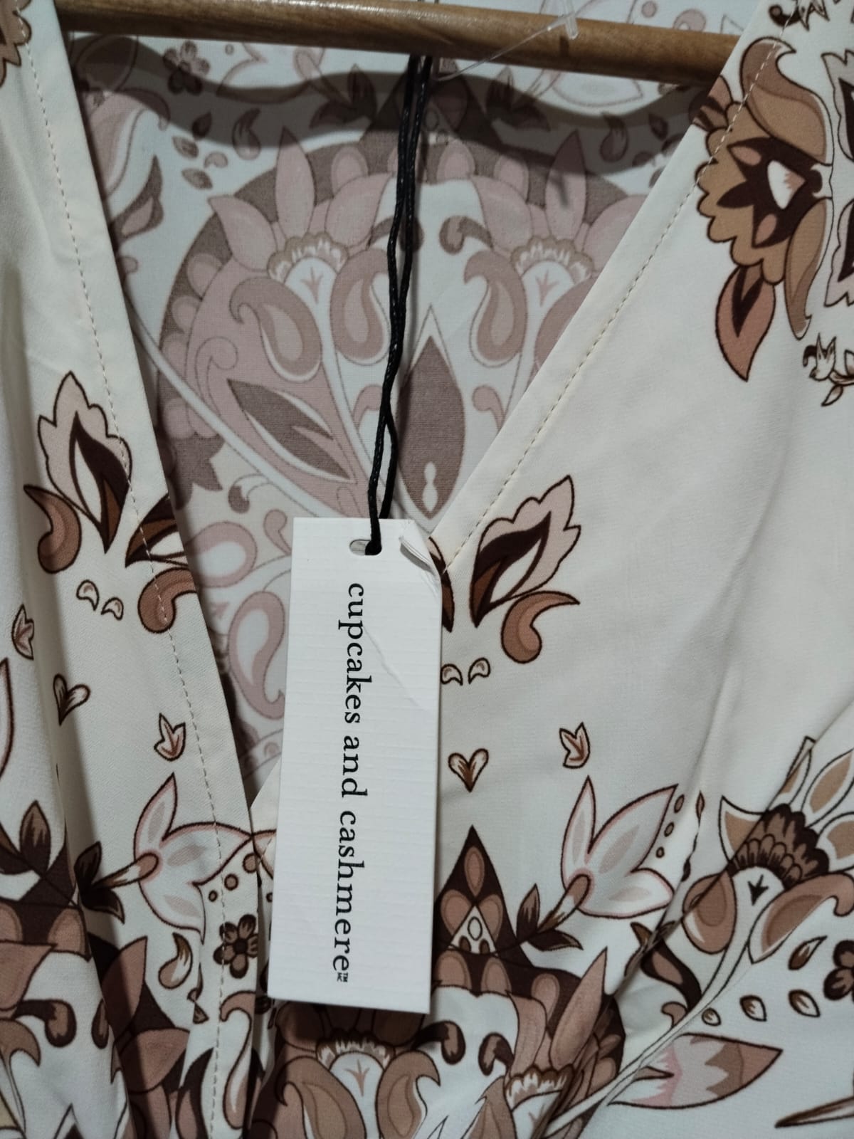 CUPCAKE AND CASHMERE|S|BUST 15|Paisley Print Blouse with Puff Sleeves