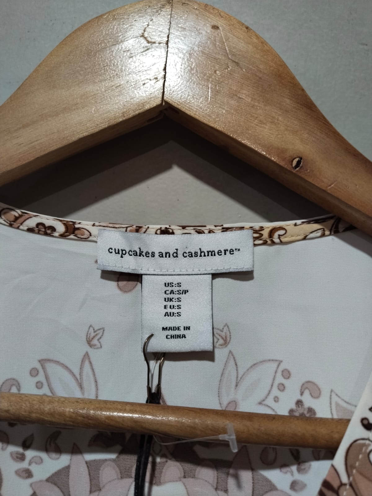 CUPCAKE AND CASHMERE|S|BUST 15|Paisley Print Blouse with Puff Sleeves