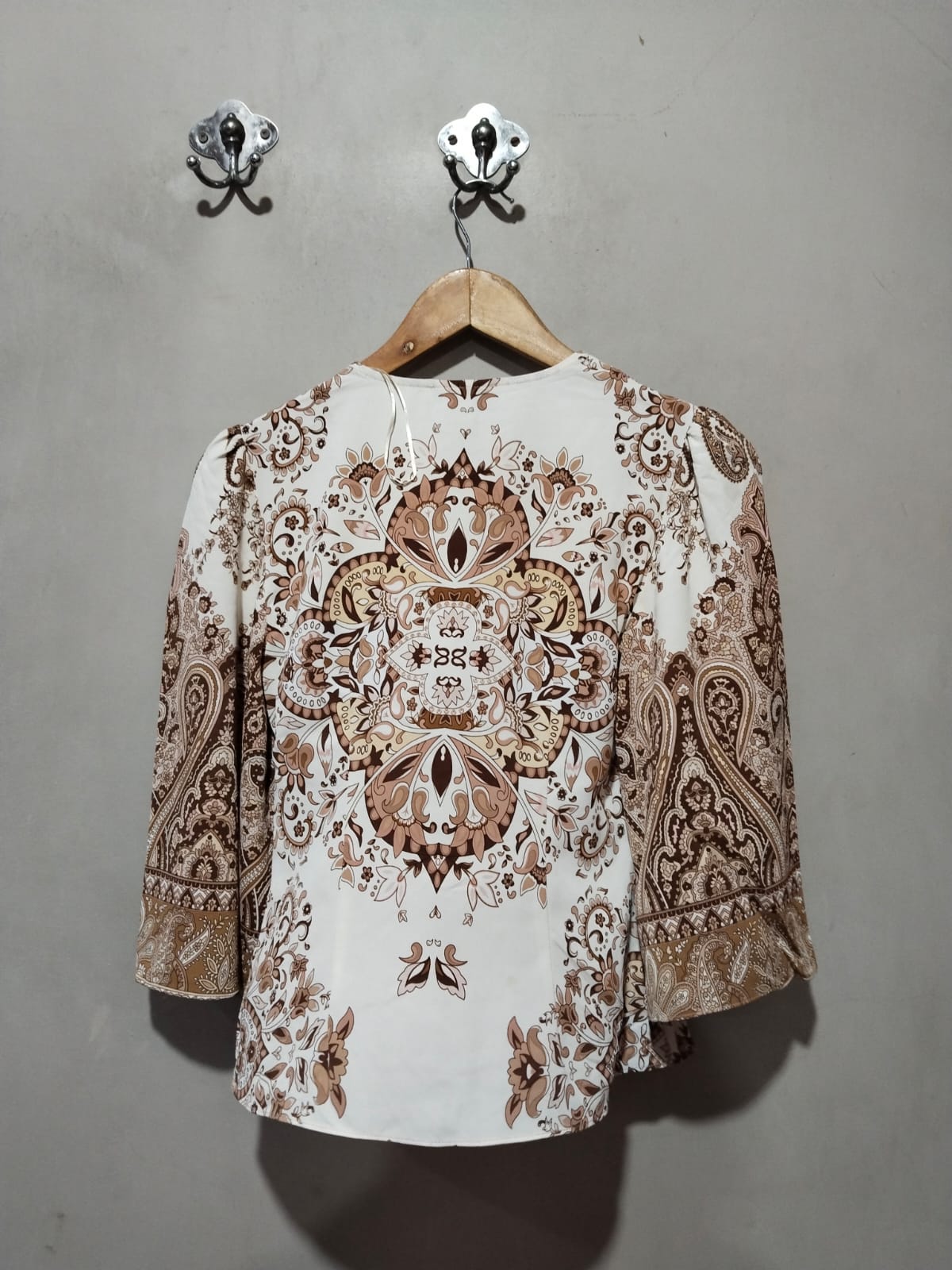 CUPCAKE AND CASHMERE|S|BUST 15|Paisley Print Blouse with Puff Sleeves