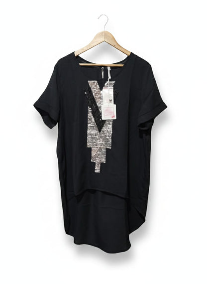 SPICY SUGAR|L/XL|BUST 22.5|lack T-Shirt with Silver V-Neck Sequin Design
