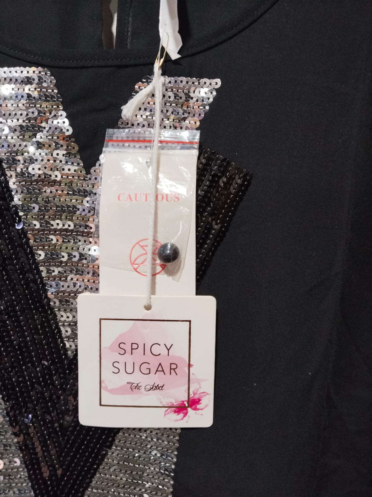 SPICY SUGAR|L/XL|BUST 22.5|lack T-Shirt with Silver V-Neck Sequin Design