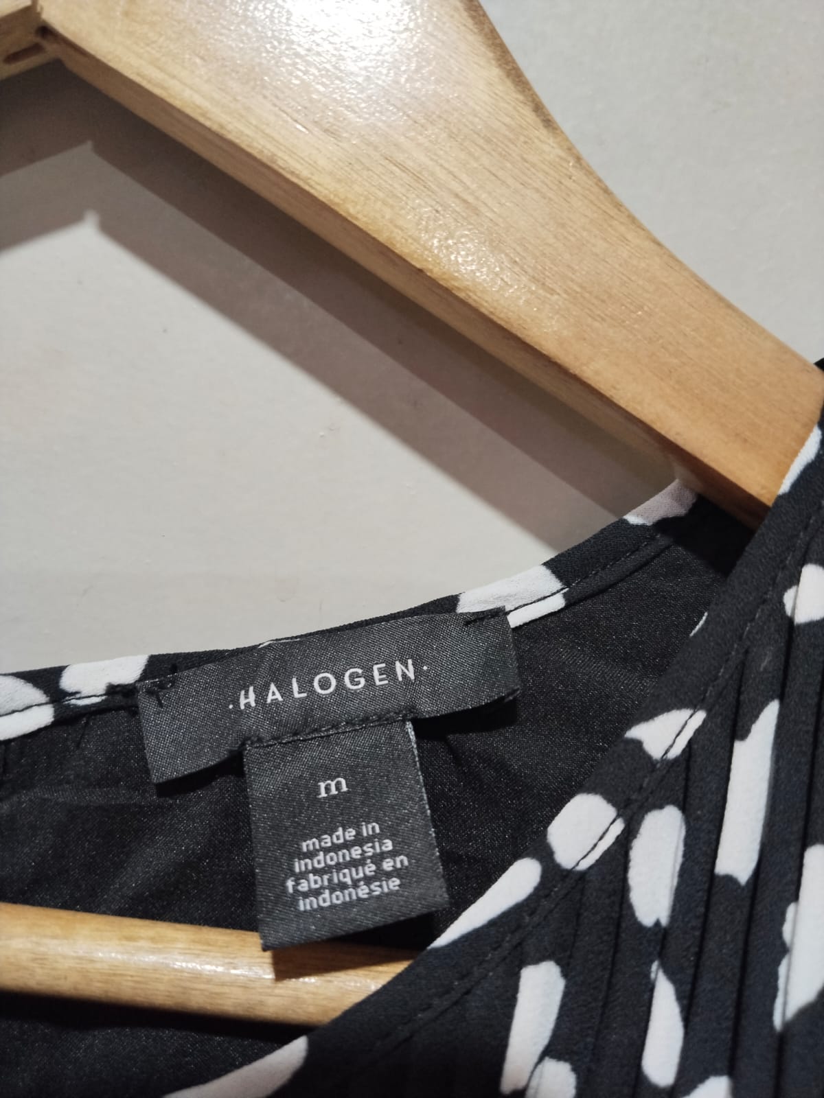 HALOGEN|M|BUST 19| C5| Black And White Abstract Midi Dress