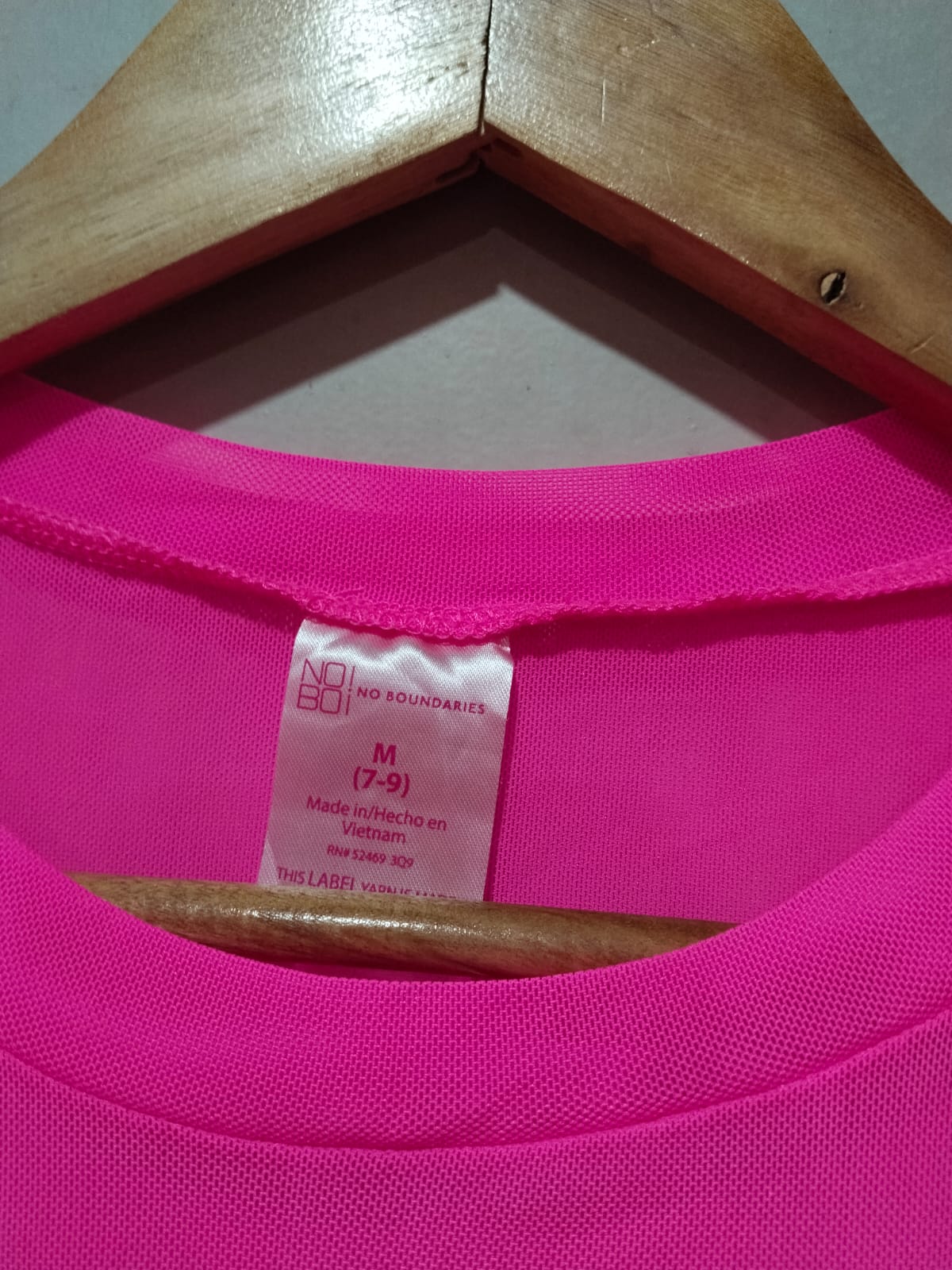 NO BOUNDARIES|M|BUST 17| Hot Pink Ribbed Lettuce-Edge T-Shirt