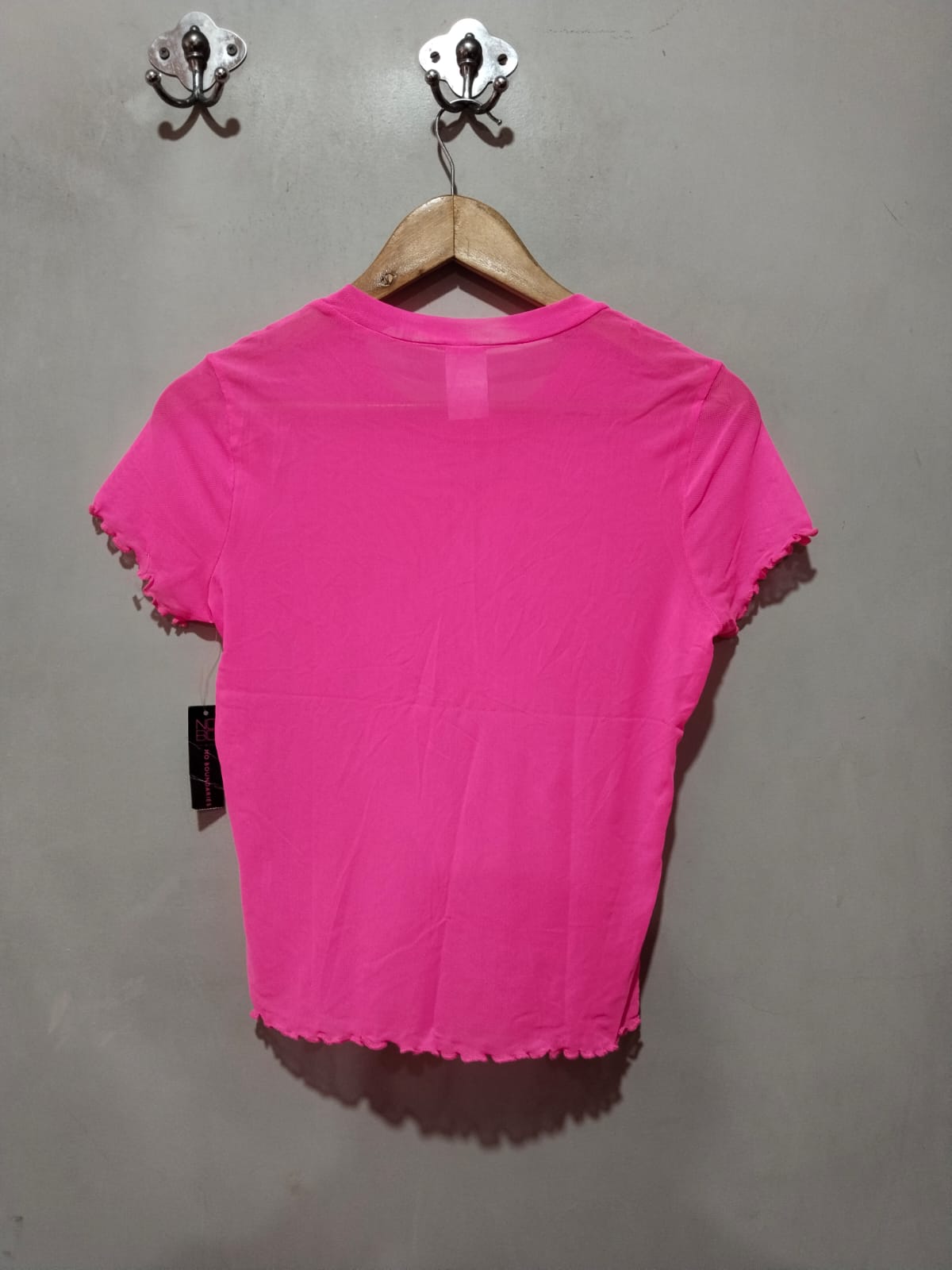 NO BOUNDARIES|M|BUST 17| Hot Pink Ribbed Lettuce-Edge T-Shirt