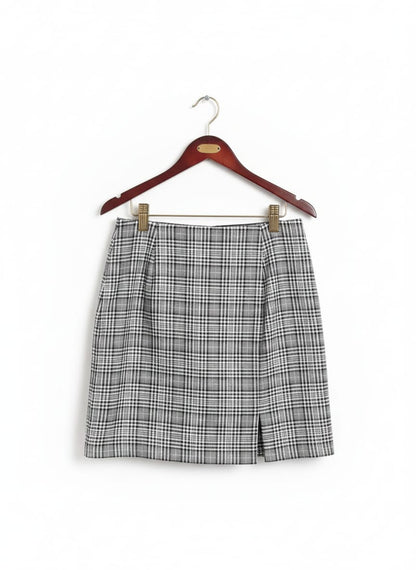 ZARA|S|WAIST 29|BLACK AND WHITE PLAID HIGH-WAISTED MINI SKIRT WITH A FRONT SLIT