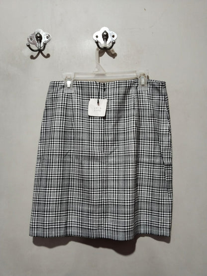 ZARA|S|WAIST 29|BLACK AND WHITE PLAID HIGH-WAISTED MINI SKIRT WITH A FRONT SLIT
