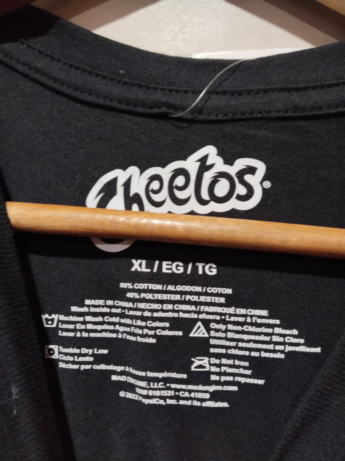 FOREVER21 CHEETOS|XL|BUST 21|B12| CHEETOS SURFING CHESTER CATCHING WAVES T-SHIRT