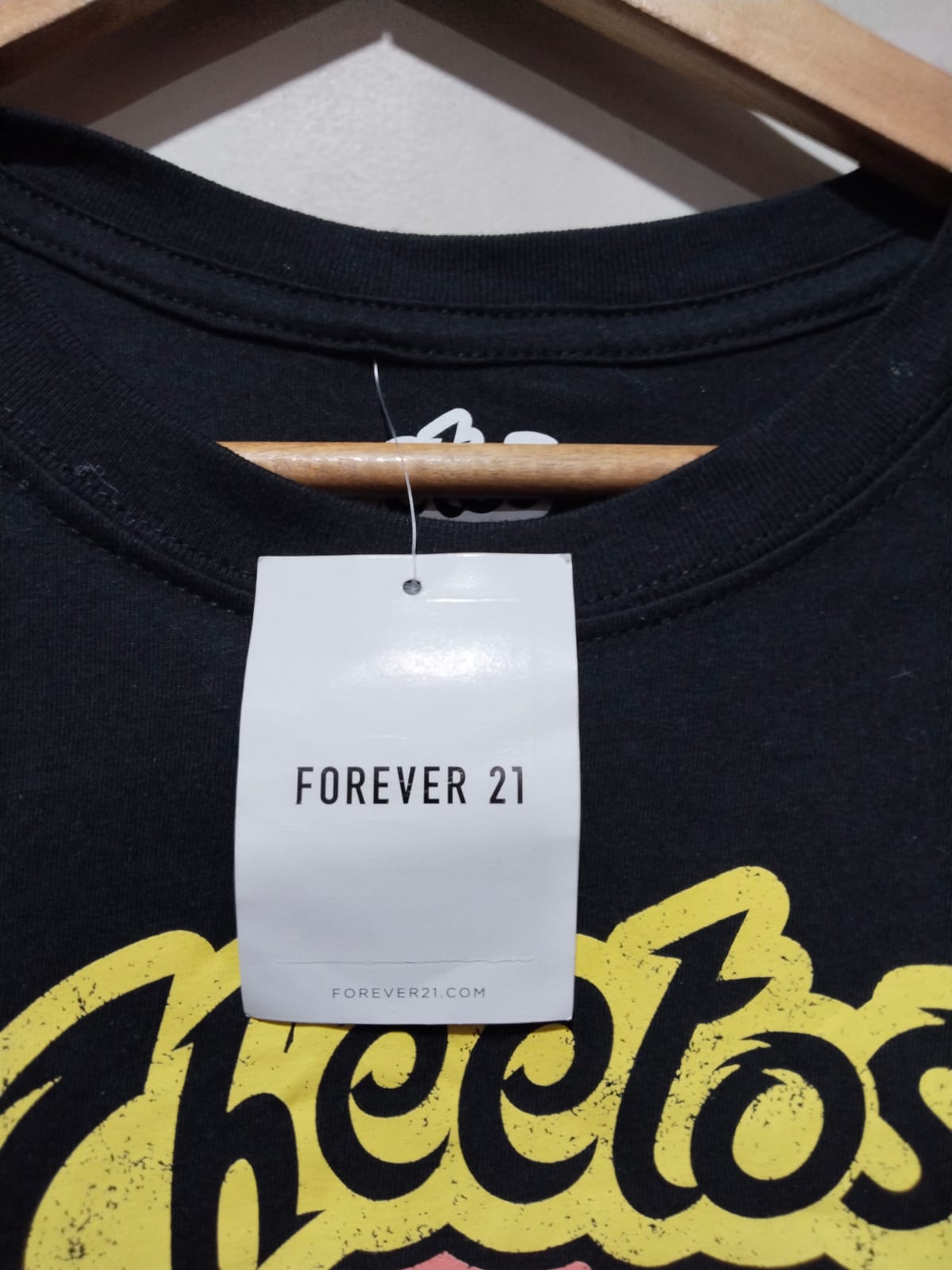 FOREVER21 CHEETOS|XL|BUST 21|B12| CHEETOS SURFING CHESTER CATCHING WAVES T-SHIRT
