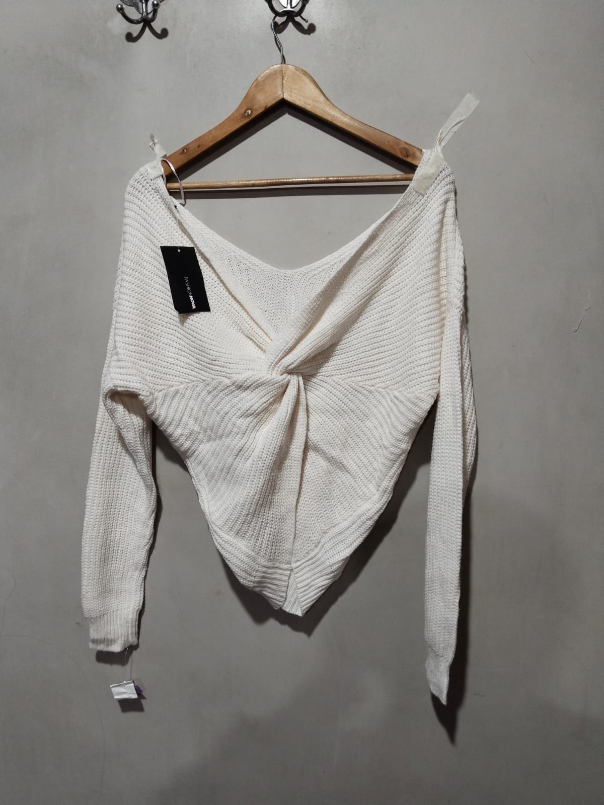 FASHION NOVA|S|BUST 20| WHITE RIBBED V-NECK SWEATER