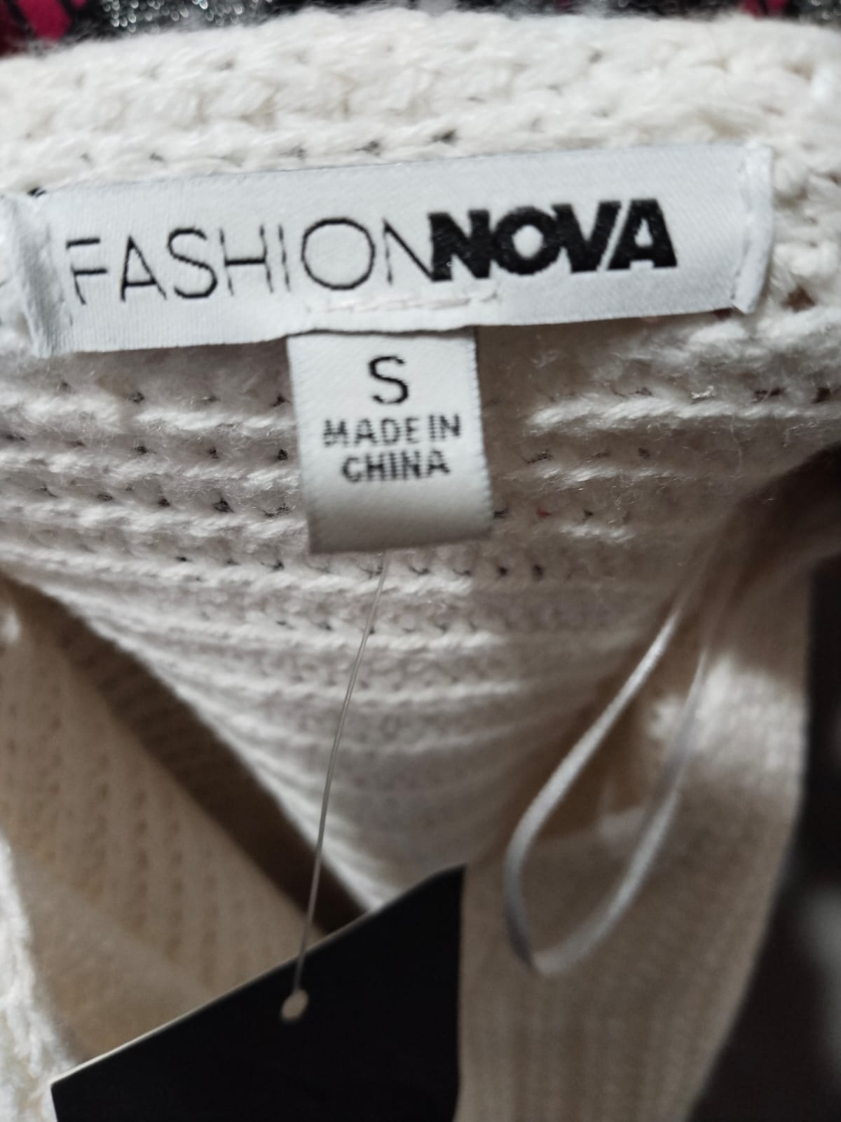 FASHION NOVA|S|BUST 20| WHITE RIBBED V-NECK SWEATER
