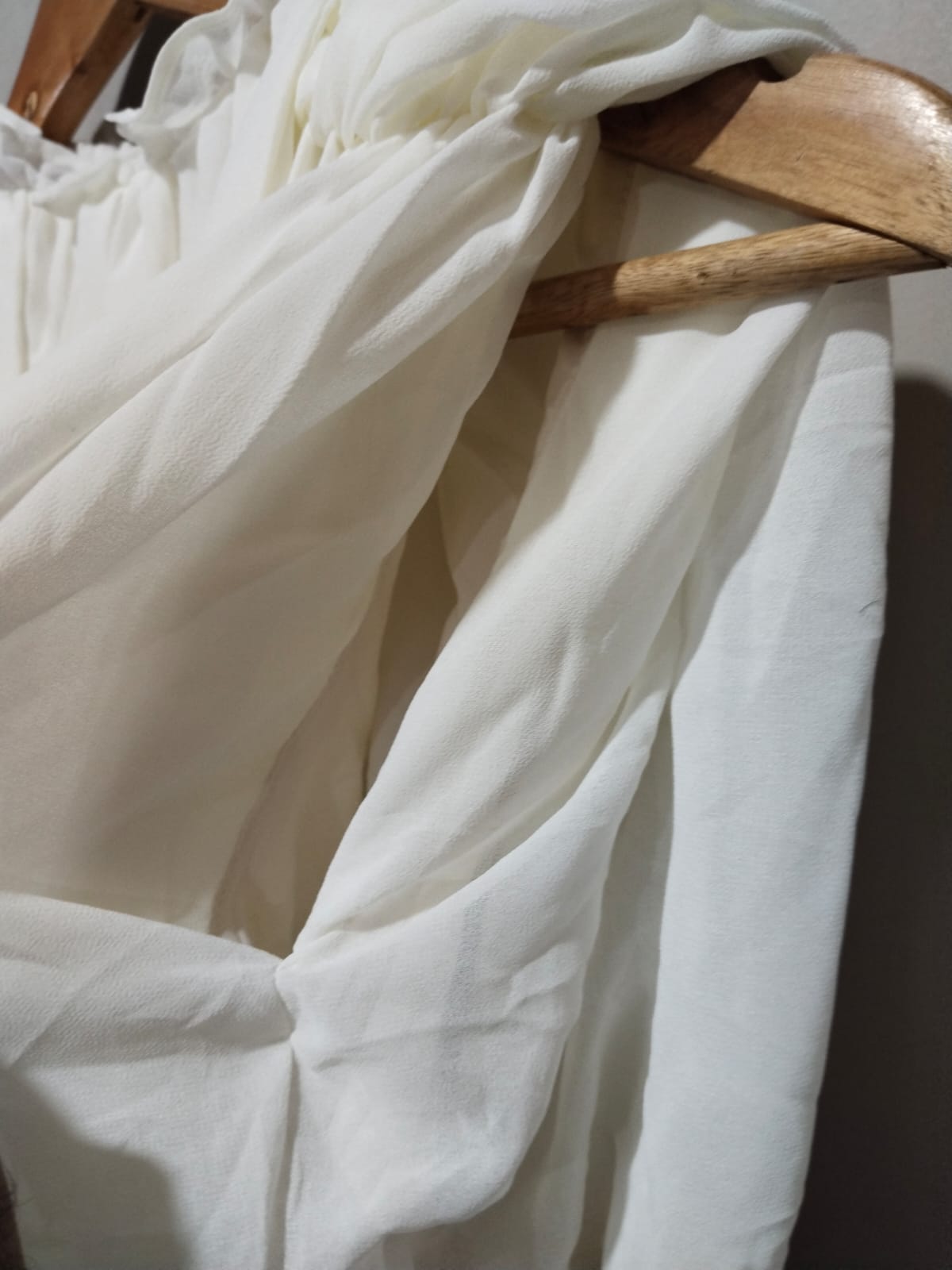 COMMENSE|XS|BUST 16.5|WHITE GATHERED PUFF SLEEVE BLOUSE