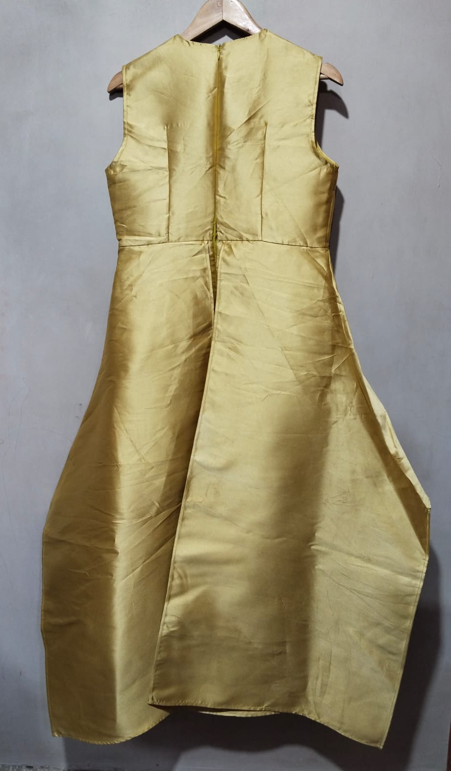 OSHOPLIVE|M|BUST 17.5|GOLD SLEEVELESS HIGH-LOW DRESS