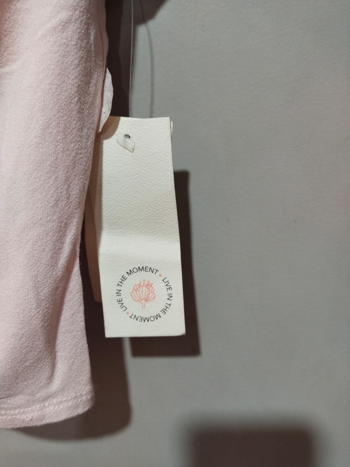 LIVE IN THE MOMENT|S|BUST 14|Ruched V-Neck Crop Top