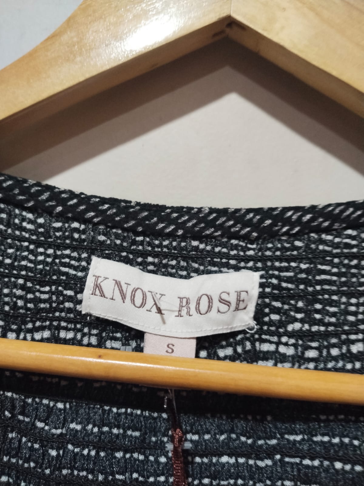 KNOX ROSE|S|BUST 19|Black and White Long Sleeves Boho Wrap Blouse with Elastic Hem