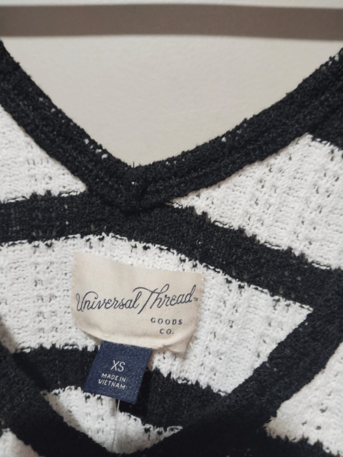 UNIVERSAL THREAD|XS|BUST 15|Striped Vest Knit Pullover