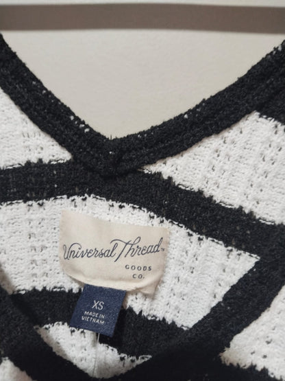 UNIVERSAL THREAD|XS|BUST 15|Striped Vest Knit Pullover