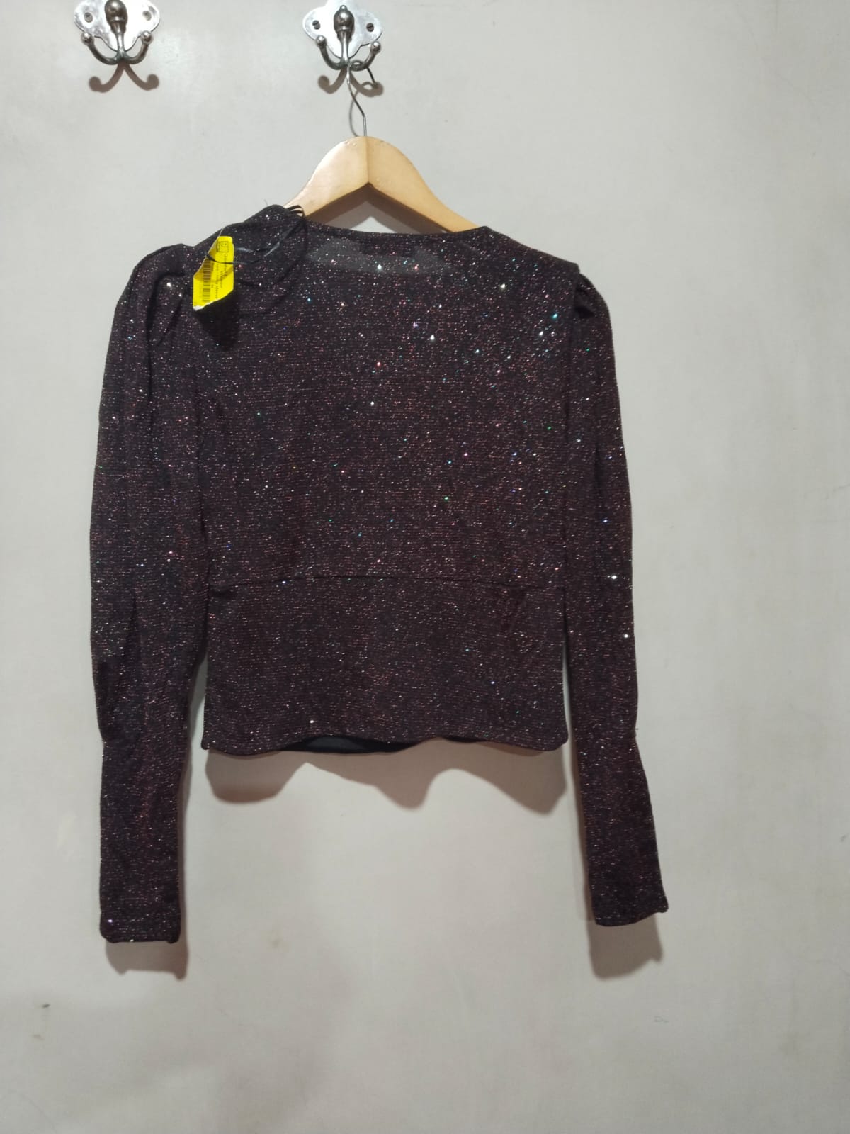 SUZY SHIER|MBUST 17|Surplice Glitter Long Sleeve Blouse