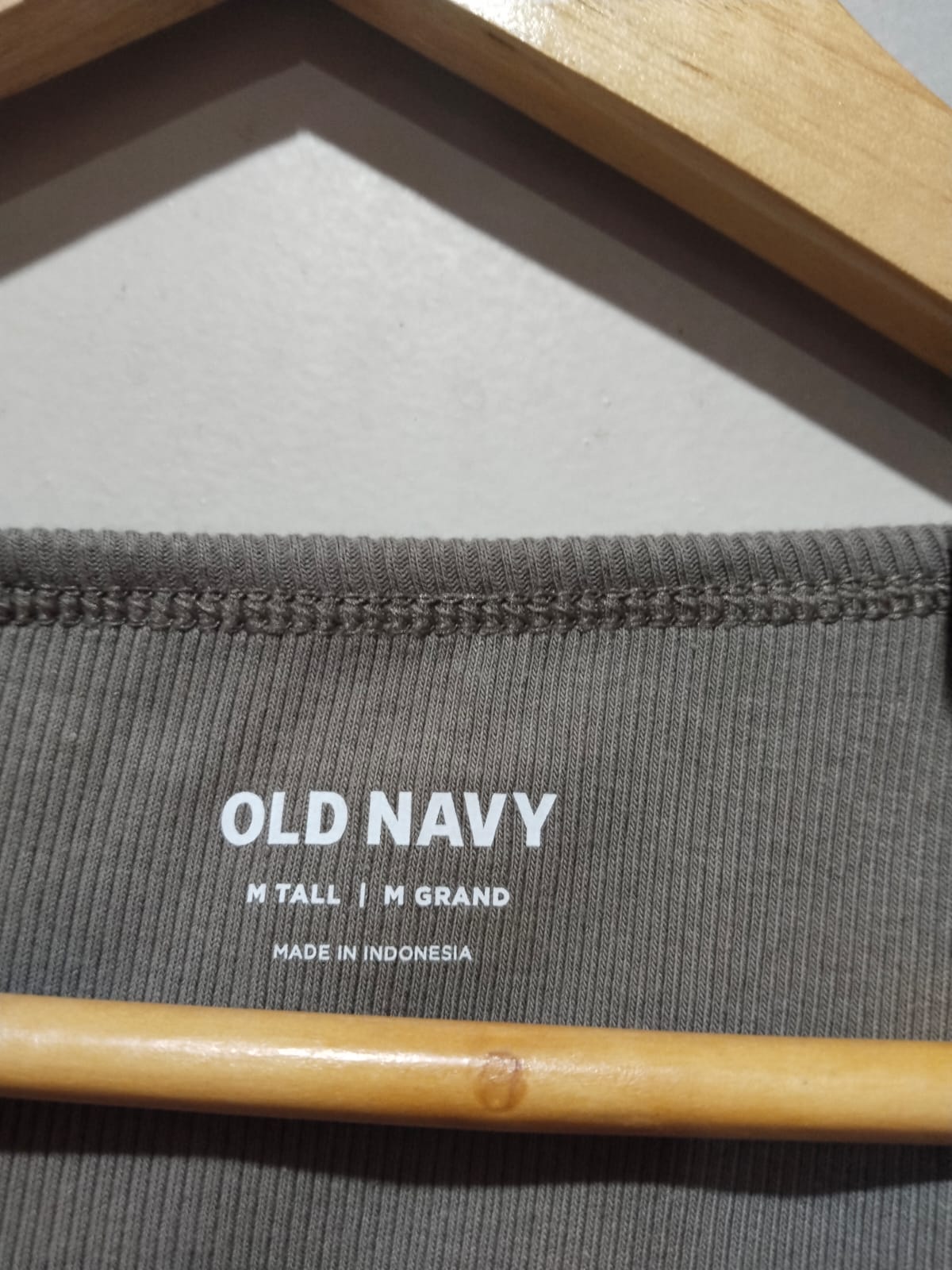 OLD NAVY|M|BUST 17|Grey short sleeve button up crop top