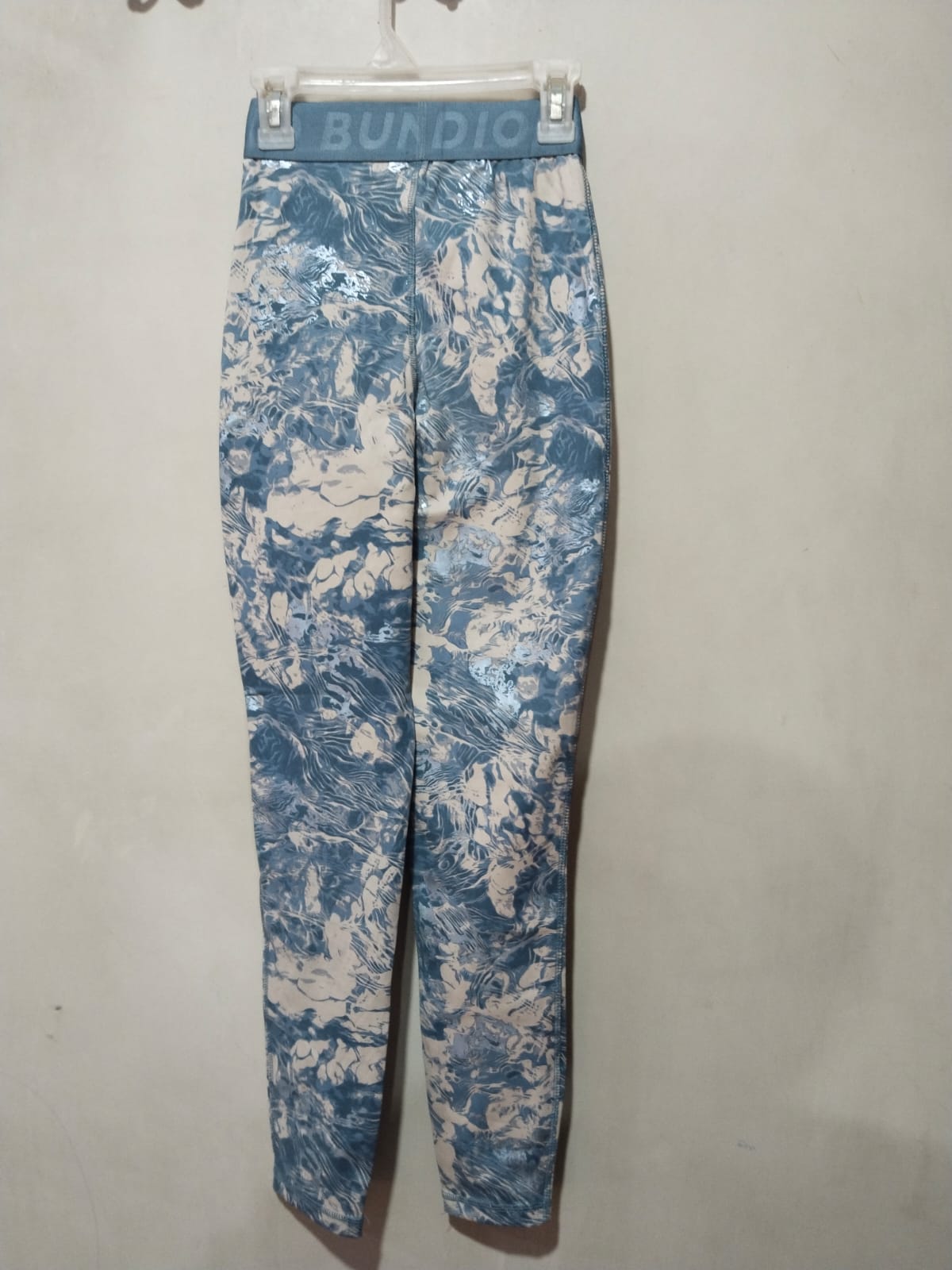 CARDIO BUNNY|XS|WAIST 21|Seamless High-Waisted Blue and Beige Print Leggings