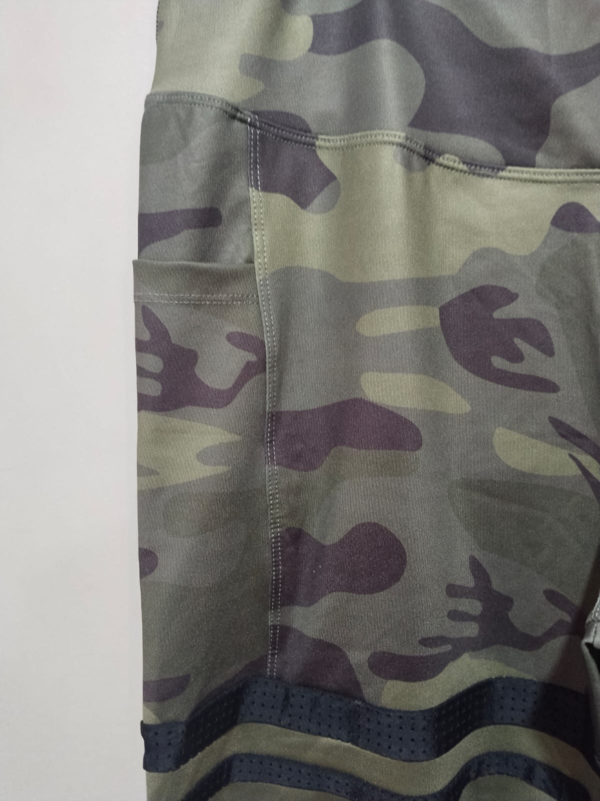 Bombshell|XXL|WAIST 30| Sportswear Camo Pocket Thigh High Legging