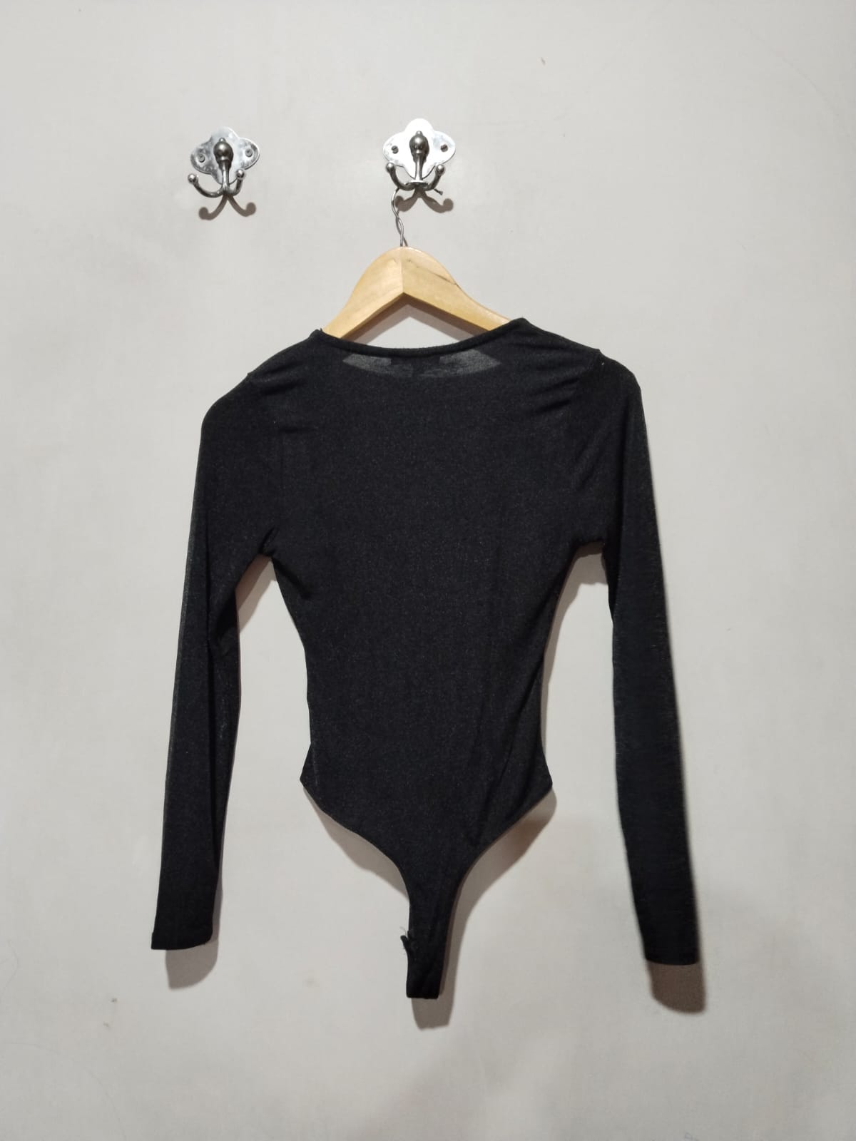 BIASHE|M|BUST 14|CHARCOAL TWIST-FRONT V-NECK LONG SLEEVE BODYSUIT