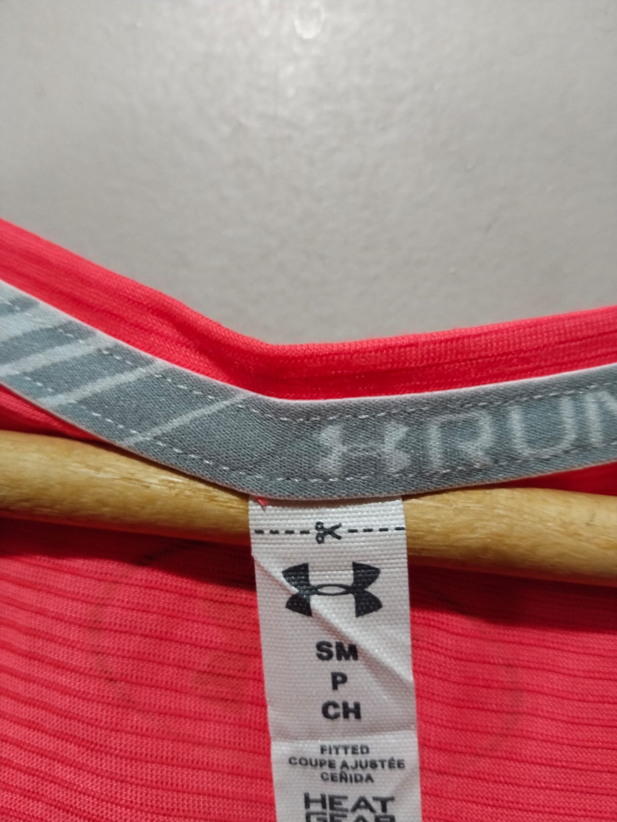 UNDER ARMOUR|S/M|BUST 17|CORAL PINK SHORT SLEEVE ATHLETIC T-SHIRT