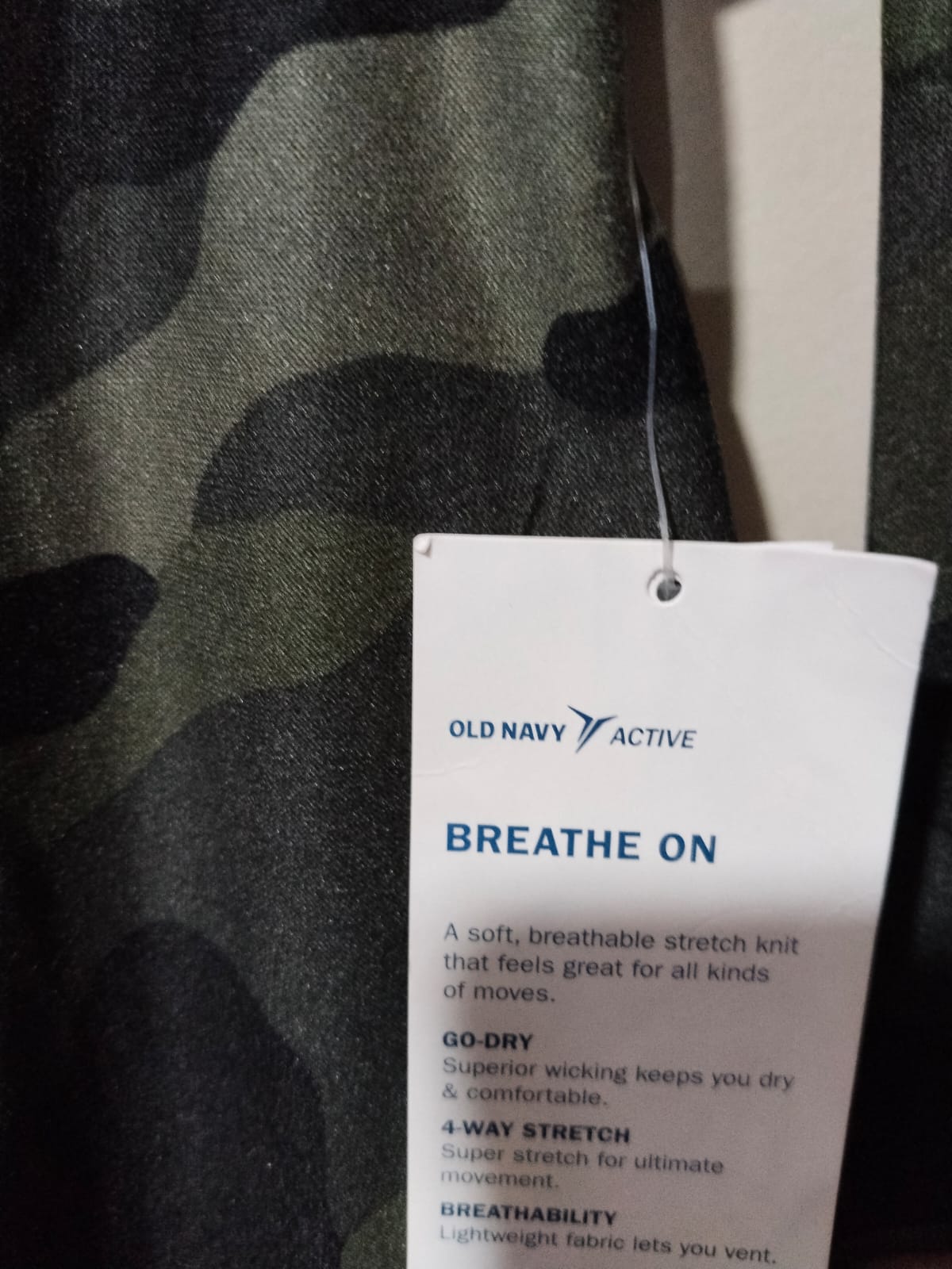 OLD NAVY ACTIVE|M|BUST 17|CAMOUFLAGE LONG SLEEVE TWIST FRONT TOP