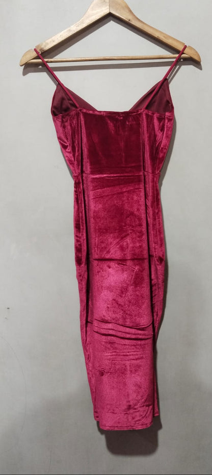 PRETTY LITTLE THINGS|XS|S|BUST 13|Maroon Velvet Bodycon Midi Dress