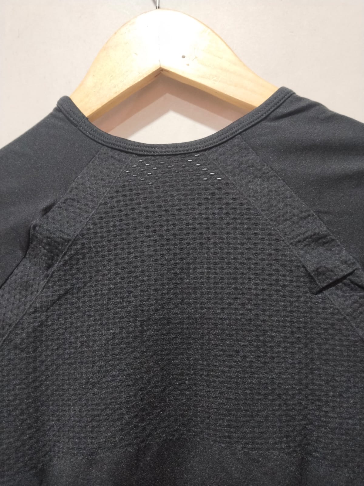 H&M SPORTS|M|BUST 16|Black Long-Sleeved Athletic Shirt