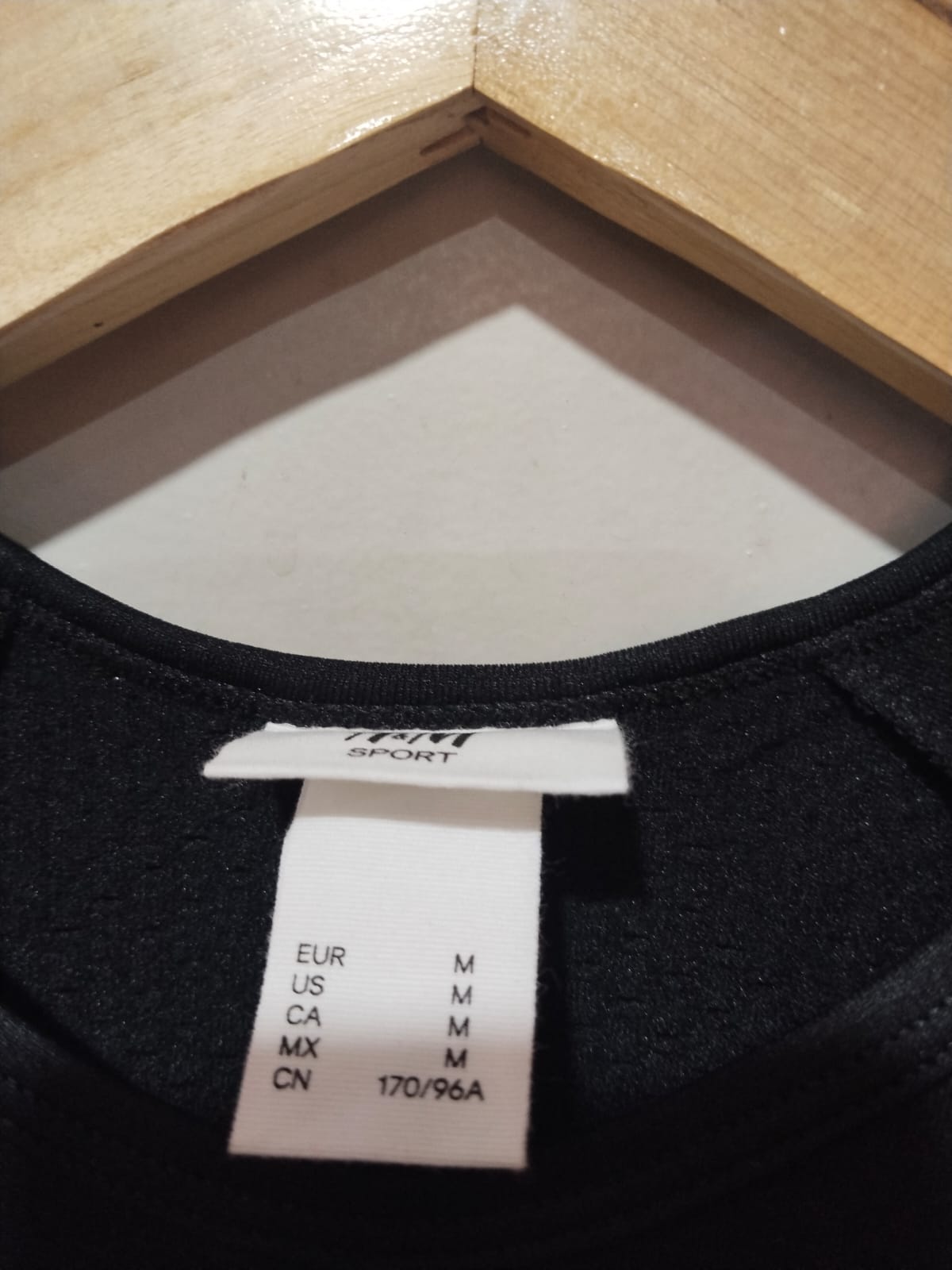 H&M SPORTS|M|BUST 16|Black Long-Sleeved Athletic Shirt