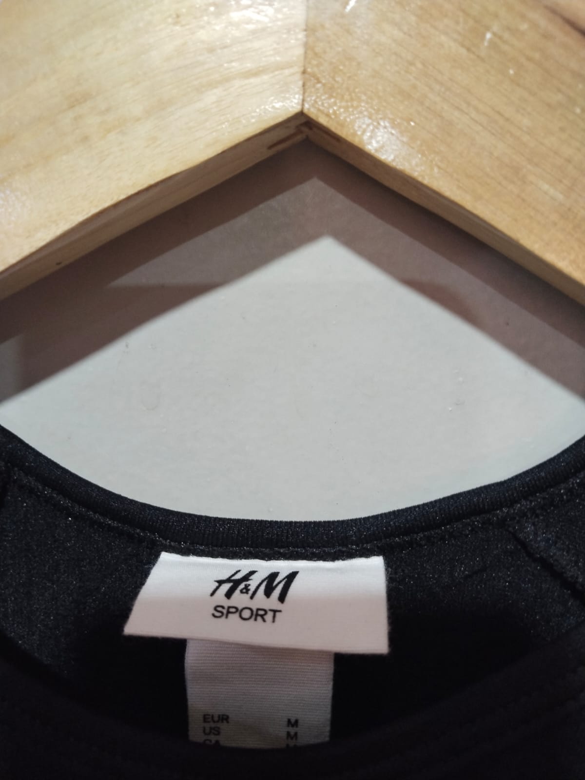 H&M SPORTS|M|BUST 16|Black Long-Sleeved Athletic Shirt